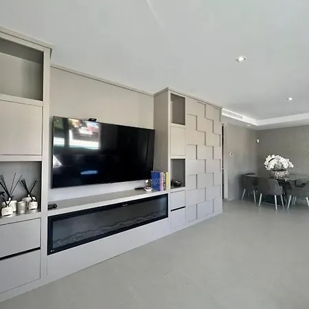 Luxe Nieuwebouw Casa de Férias *