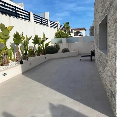Luxe Nieuwebouw Dom wakacyjny Torrevieja